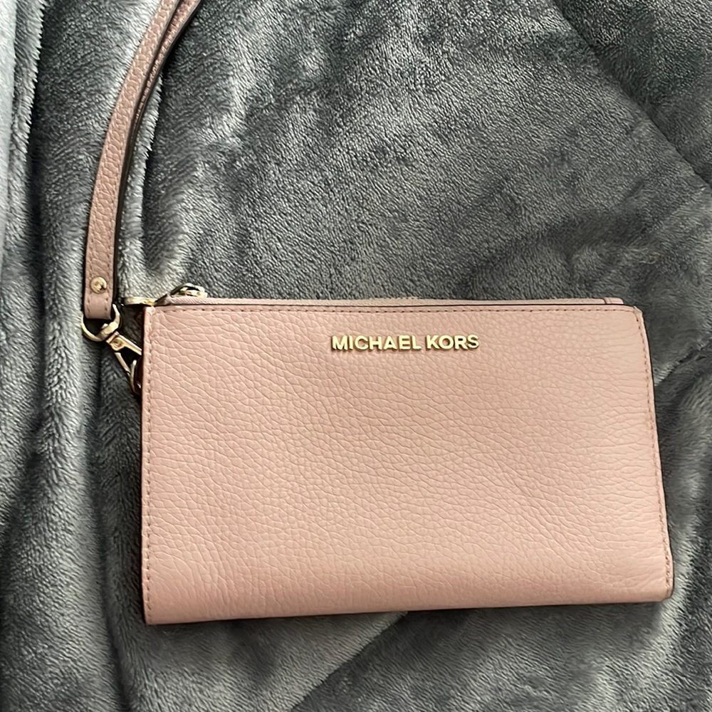Michael Kors wallet with slot for cell phone, baby pink
